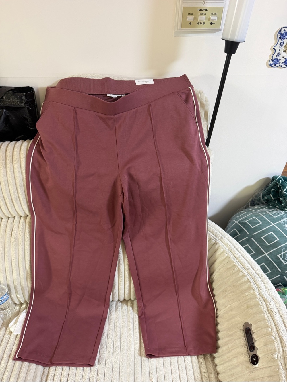 Chico’s Zenergy Women’s Size 4R 20–22R Mauve Wide Leg Pants NWT